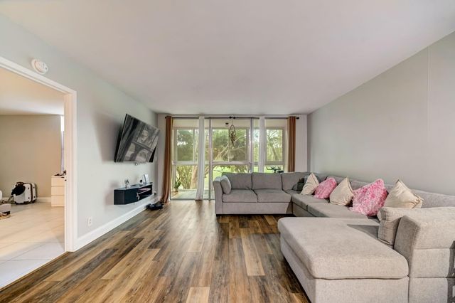 8370 Sands Point Boulevard Boulevard H208, Tamarac, FL 33321