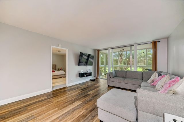 8370 Sands Point Boulevard Boulevard H208, Tamarac, FL 33321