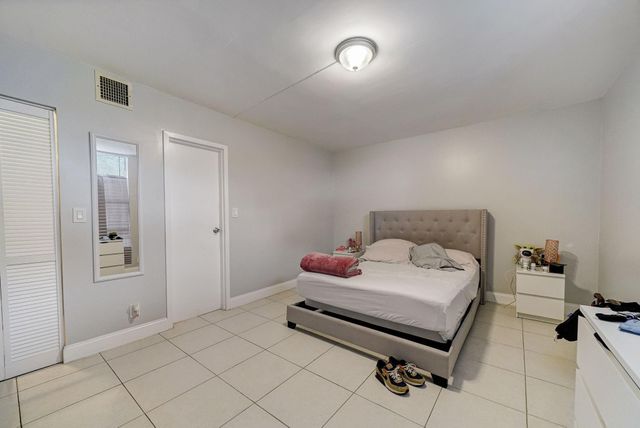 8370 Sands Point Boulevard Boulevard H208, Tamarac, FL 33321