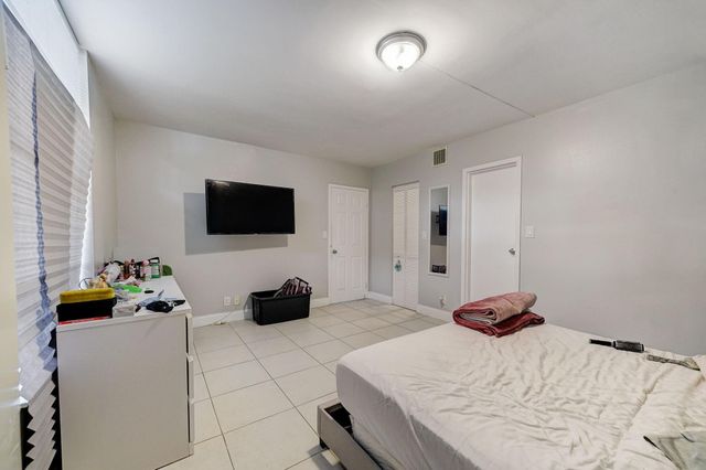 8370 Sands Point Boulevard Boulevard H208, Tamarac, FL 33321