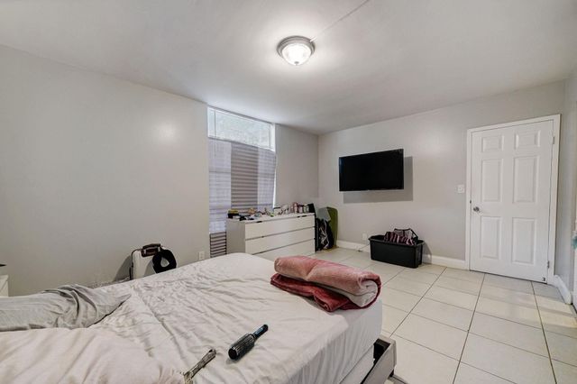 8370 Sands Point Boulevard Boulevard H208, Tamarac, FL 33321