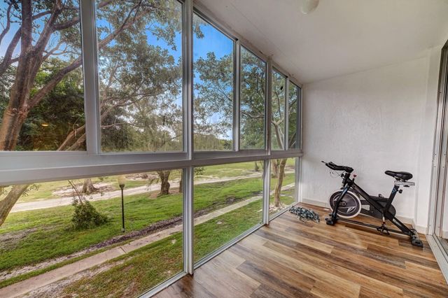 8370 Sands Point Boulevard Boulevard H208, Tamarac, FL 33321
