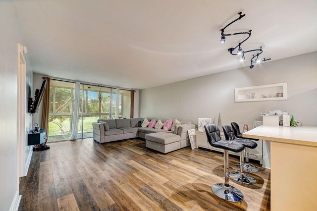 8370 Sands Point Boulevard Boulevard H208, Tamarac, FL 33321