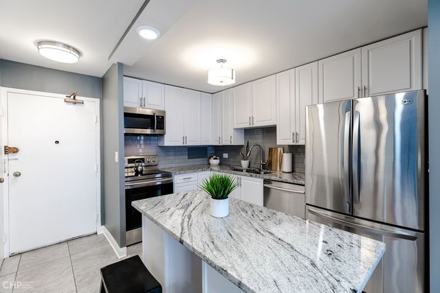6157 N Sheridan Road 20B, Chicago, IL 60660