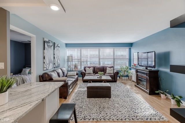 6157 N Sheridan Road 20B, Chicago, IL 60660