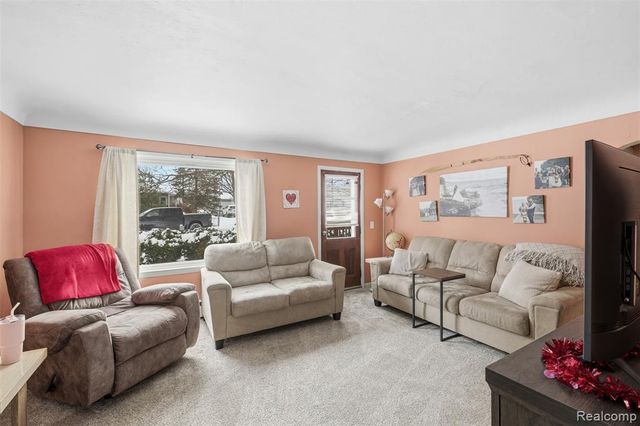 92 Hartley Street, Lapeer, MI 48446