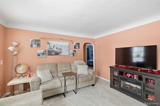 92 Hartley Street, Lapeer, MI 48446