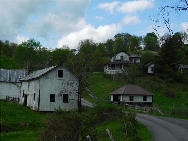 108 Oak Spring Rd, East Finley, PA 15377