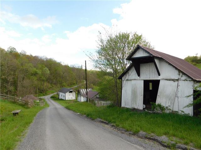 108 Oak Spring Rd, East Finley, PA 15377