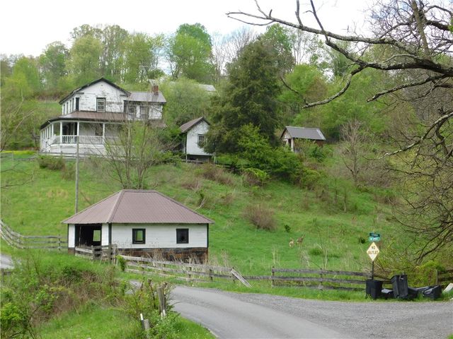 108 Oak Spring Rd, East Finley, PA 15377