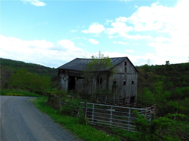 108 Oak Spring Rd, East Finley, PA 15377