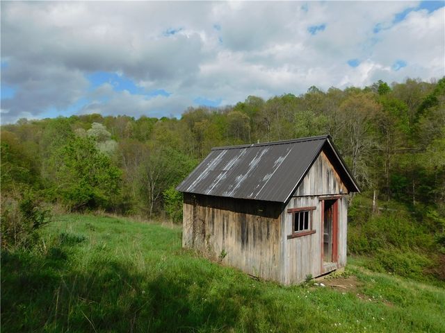 108 Oak Spring Rd, East Finley, PA 15377