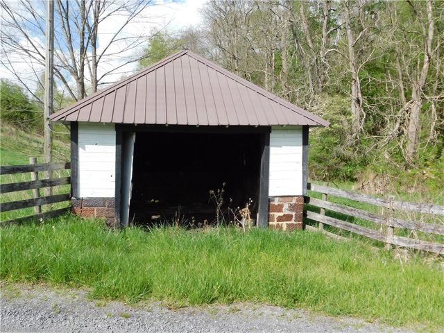 108 Oak Spring Rd, East Finley, PA 15377