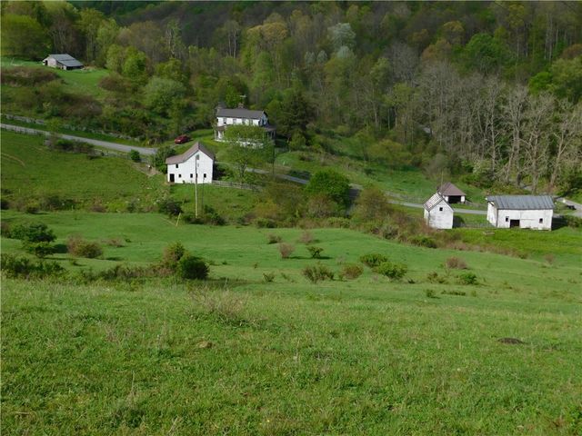 108 Oak Spring Rd, East Finley, PA 15377