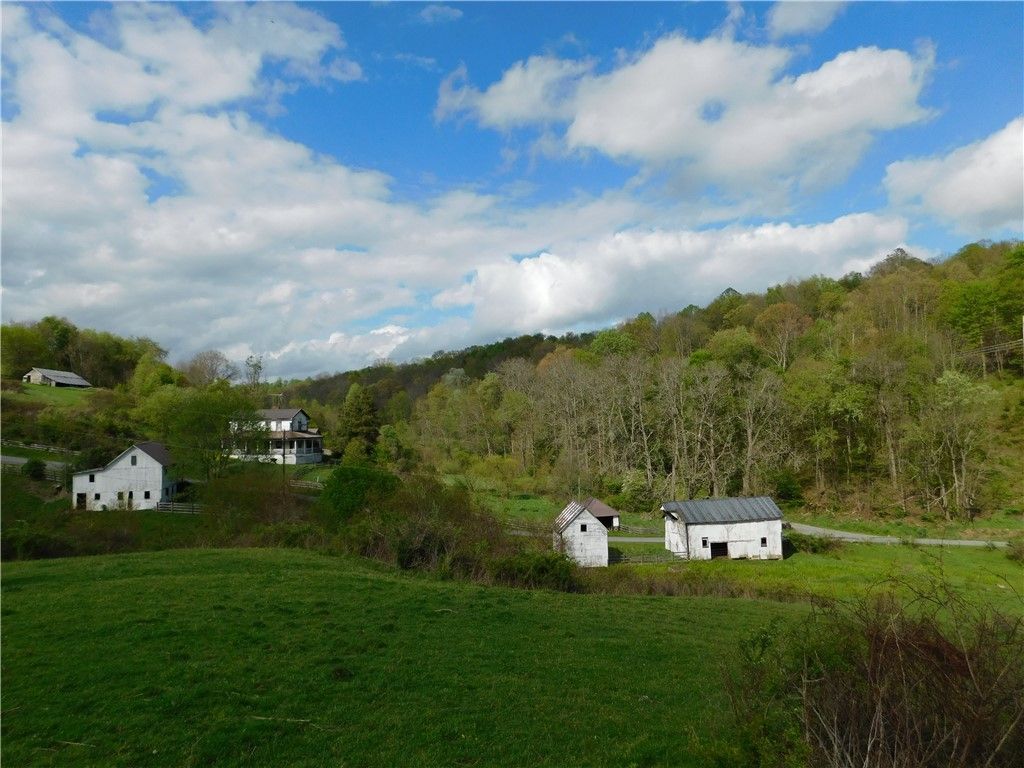 108 Oak Spring Rd, East Finley, PA 15377