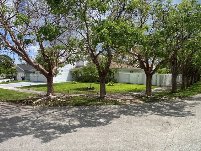 11121 SW 110th Rd 11121, Miami, FL 33176