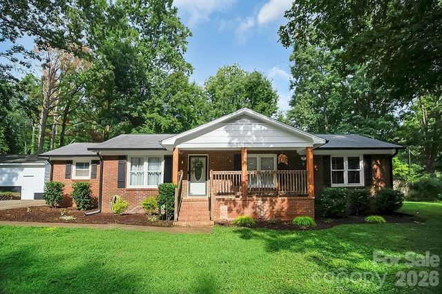 602 Holly Circle, Mount Holly, NC 28120