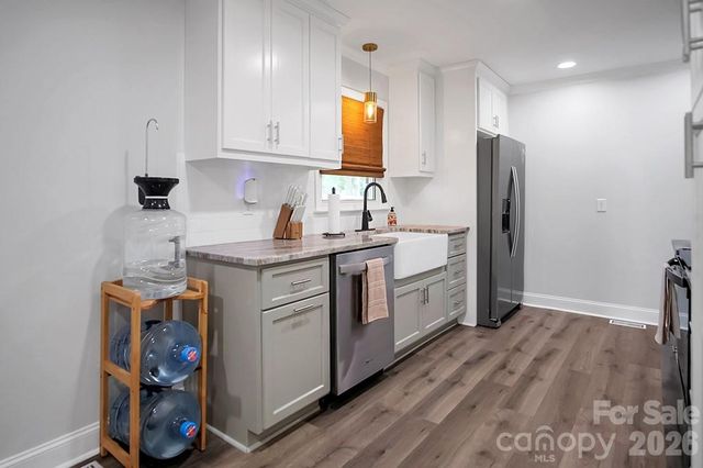 602 Holly Circle, Mount Holly, NC 28120