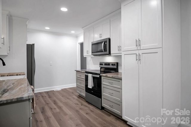 602 Holly Circle, Mount Holly, NC 28120