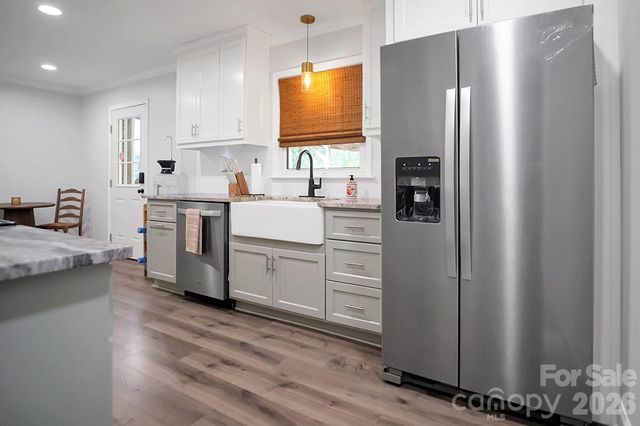 602 Holly Circle, Mount Holly, NC 28120
