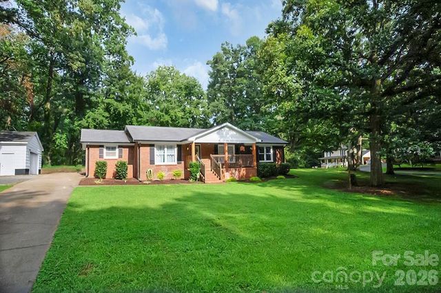 602 Holly Circle, Mount Holly, NC 28120
