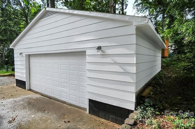 602 Holly Circle, Mount Holly, NC 28120