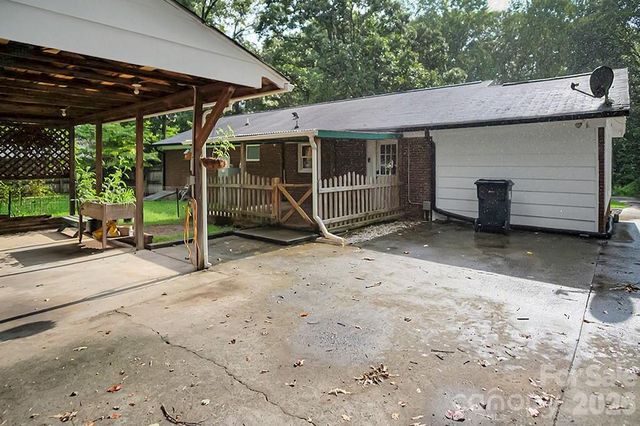 602 Holly Circle, Mount Holly, NC 28120
