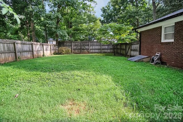 602 Holly Circle, Mount Holly, NC 28120