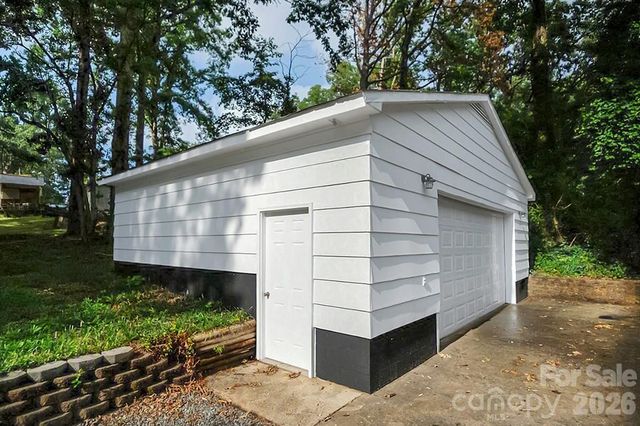 602 Holly Circle, Mount Holly, NC 28120