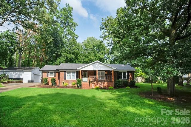 602 Holly Circle, Mount Holly, NC 28120