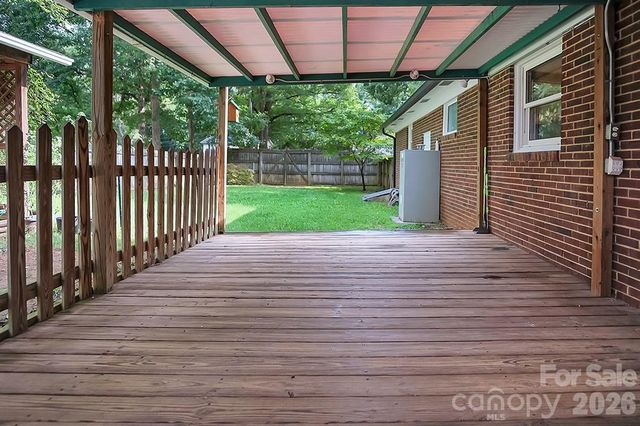 602 Holly Circle, Mount Holly, NC 28120