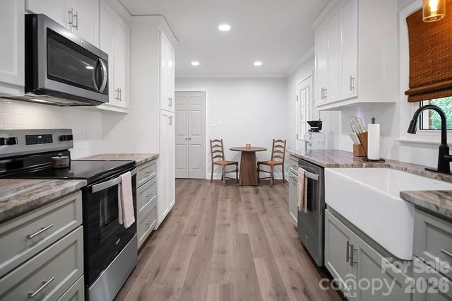 602 Holly Circle, Mount Holly, NC 28120