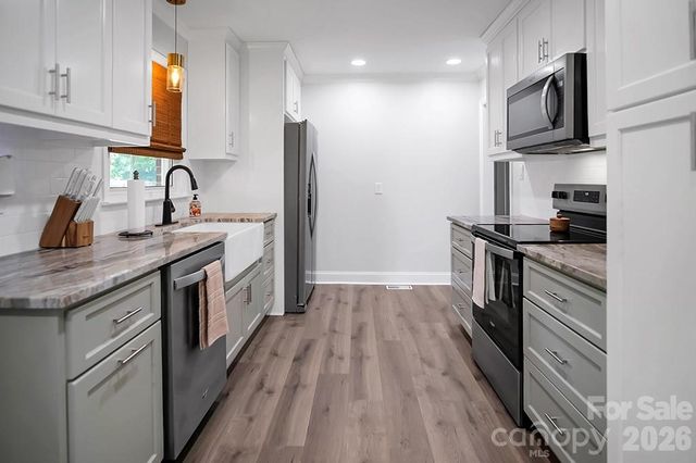 602 Holly Circle, Mount Holly, NC 28120