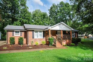 602 Holly Circle, Mount Holly, NC 28120