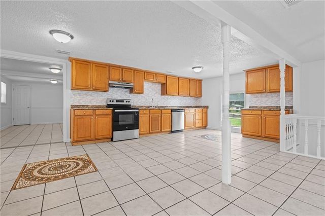 2851 Sun Valley Drive, Mobile, AL 36618
