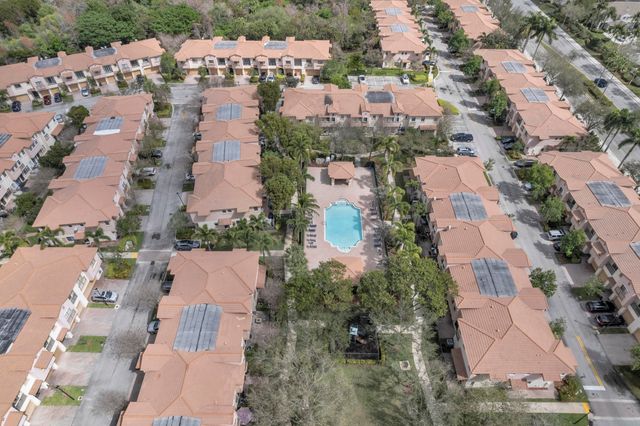 6077 W Grand Cypress Cir Circle W, Coconut Creek, FL 33073