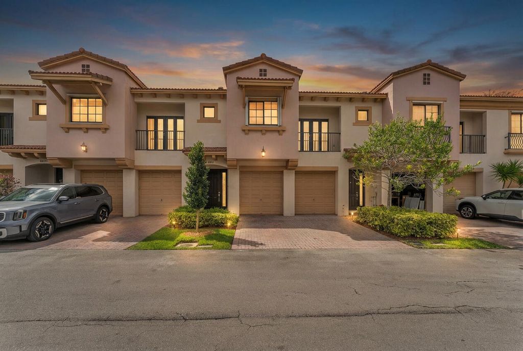 6077 W Grand Cypress Cir Circle W, Coconut Creek, FL 33073