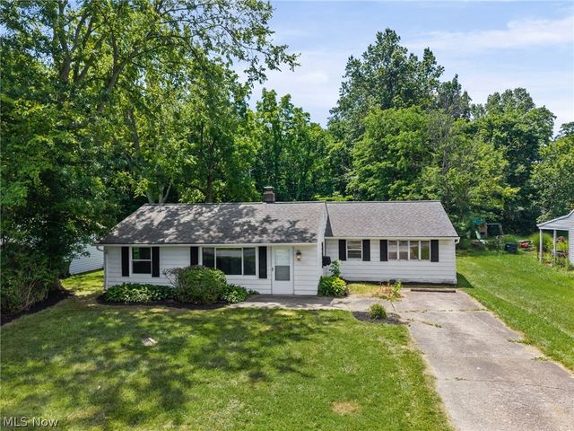 27111 Lynn Drive, Olmsted Twp, OH 44138