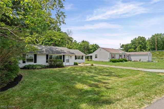 27111 Lynn Drive, Olmsted Twp, OH 44138