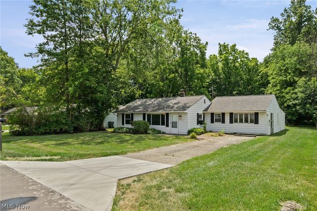 27111 Lynn Drive, Olmsted Twp, OH 44138