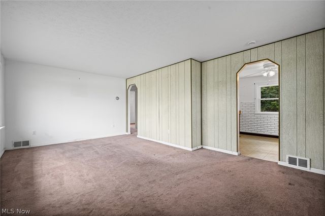 27111 Lynn Drive, Olmsted Twp, OH 44138