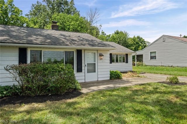 27111 Lynn Drive, Olmsted Twp, OH 44138