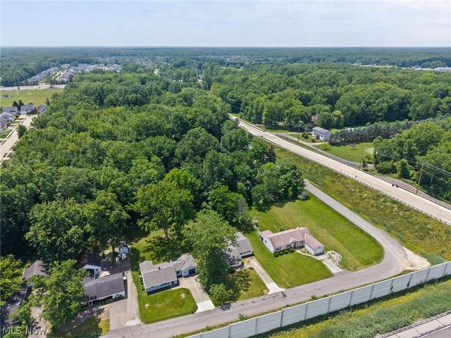 27111 Lynn Drive, Olmsted Twp, OH 44138