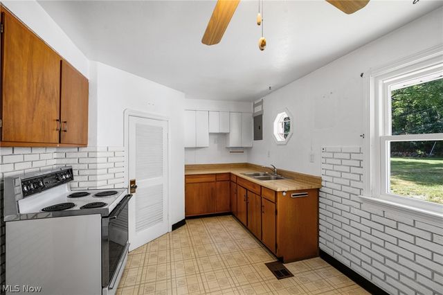 27111 Lynn Drive, Olmsted Twp, OH 44138