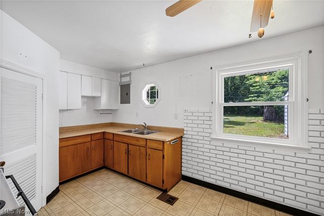 27111 Lynn Drive, Olmsted Twp, OH 44138