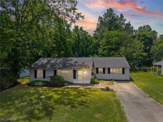 27111 Lynn Drive, Olmsted Twp, OH 44138