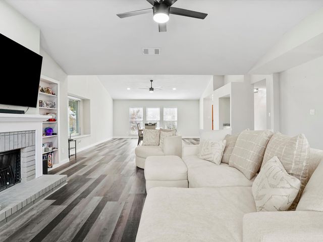 4624 Freeman Drive, The Colony, TX 75056