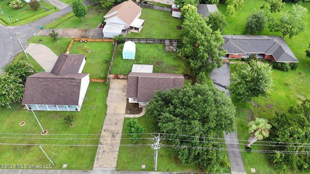 610 Waveland Avenue, Waveland, MS 39576