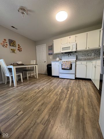 1647 Sweetwater Lane, Greenfield, IN 46140