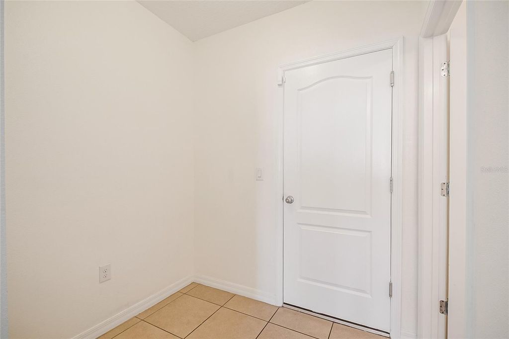 Image 16 of property listing at 1404 DUSTY STONE LANE, Kissimmee, FL 34744